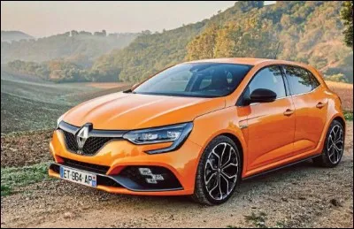 Comment appelle-t-on la finition la plus haute de chez Renault ?