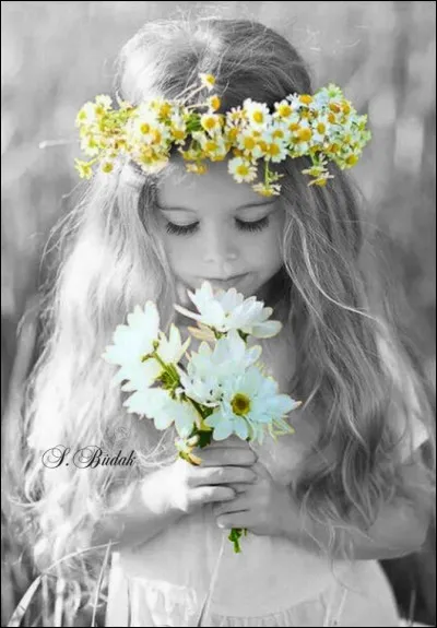 Qui a écrit "Quel amour d'enfant", plus connue pour son livre "Les Petites Filles modèles" ?