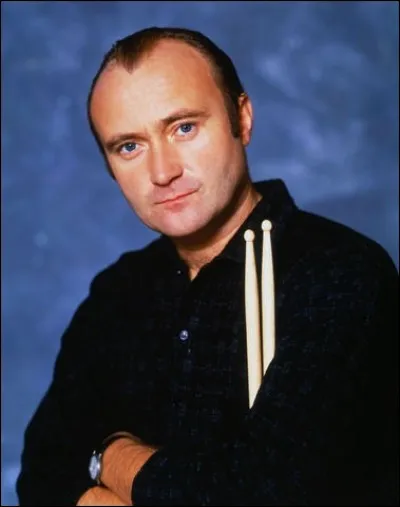 Phil Collins a chanté ''Two Hearts'' pour la bande originale de ''Buster'' dans lequel il a le rôle principal. Ce film raconte l'histoire de ce qui fut appelé à l'époque le ''casse du siècle'' : l'attaque du train postal...