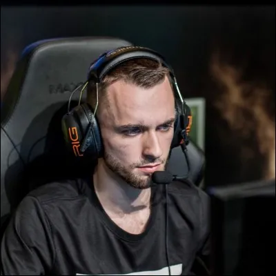 Qui chante avec lui dans le clip ''Placement de produits'' ?