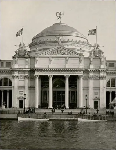 L'expo célébrait le 400e anniversaire du voyage de Christophe Columb (on fit des répliques grandeur nature de ses navires) : on y vit les premiers pavillons nationaux et 46 pays se présentèrent. On monta Midway Plaisance soit 1,5 km de piste dédié au divertissement : ce fut le modèle des futurs parcs d'attraction (Expo 1967 à Montréal = La Ronde). 
Ici c'est un pavillon thématique, lequel ?