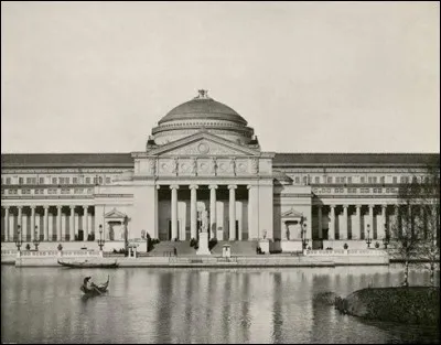 On y aménagea 2 ailes au nord et sud. On avait prévu que le bâtiment soit bien éclairé par le sommet. Somme toute, l'exposition d'art (peinture, gravure, dessin) renvoya une image fidèle du goût moyen régnant à la fin du siècle : malheureusement, elle étouffa sous le foisonnement des tableaux et sculptures.
Quel est cet édifice qui vit s'élever au centre des 2 nerfs, un dôme de 50 m de haut ?