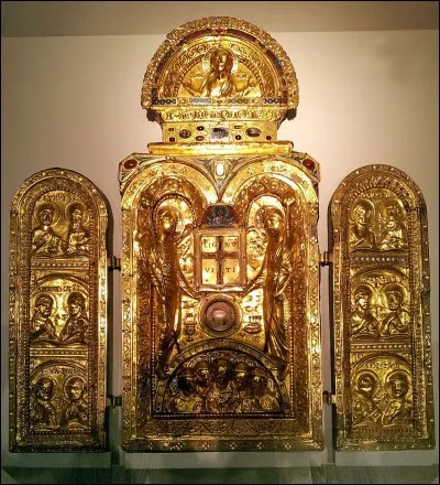 Liège (Outre-Quiévrain) > Outre un fragment de croix, on y trouve aussi un de saint Jean-Baptiste, ainsi que - presque comme dans la chanson "Y'a qu'un cheveu sur la tête à Mathieu..." - une dent ... (Complétez !)