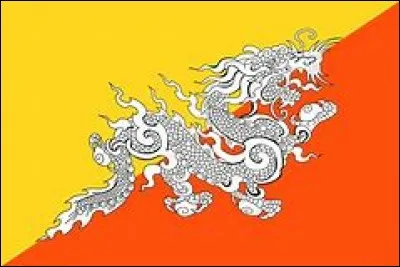 Le drapeau national du Bhoutan arbore un dragon blanc sur un fond partagé orange et jaune. Comment s'appelle ce dragon de la mythologie bhoutanaise ?