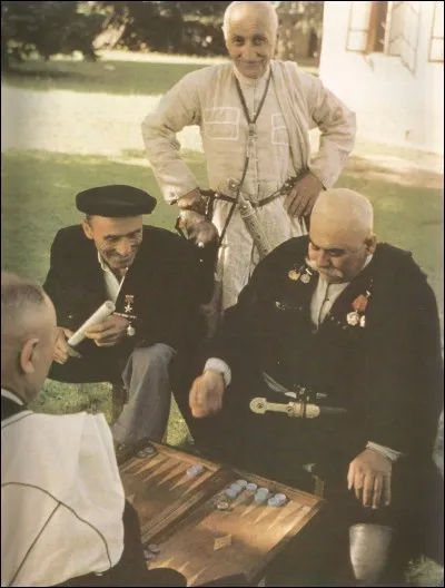 Le sage Qaflàn inventa un jeu qui représentait le cours entier d'une année : quel est son nom ?