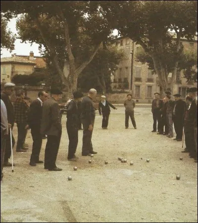 Quelle est la surface réglementaire d'un terrain de pétanque ?