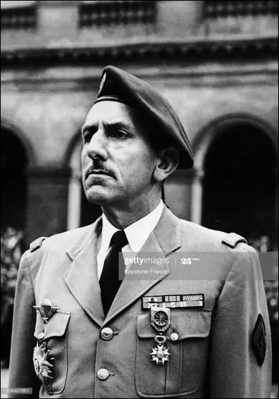 Qui était responsable du maintien de l'ordre à Alger dont les méthodes ont été dénoncées aux yeux de l'opinion ?