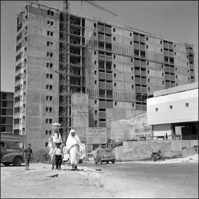 En quoi consiste le plan de Constantine mis en place par de Gaulle dès octobre 1958 ?