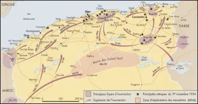 La Toussaint 1954 marque officiellement le début de la guerre d'Algérie avec : (2 réponses attendues)