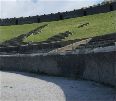 Quel est cet amphithéâtre ?