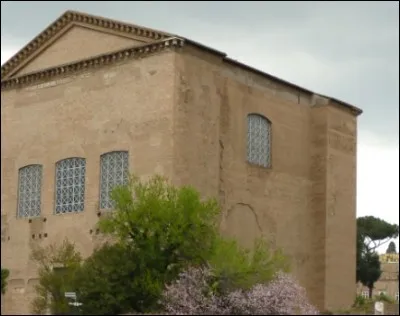 Cet endroit est la Curie, qui se situe sur le forum romain. Mais, à quoi servait ce bâtiment ?