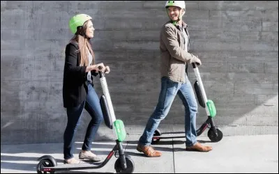 Combien y a-t-il de trottinettes sur cette photo ?