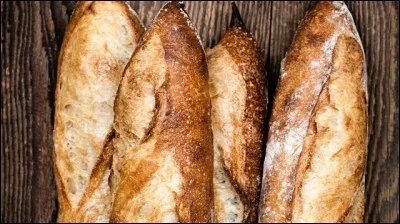 Combien y a-t-il de baguettes de pain sur cette image ?