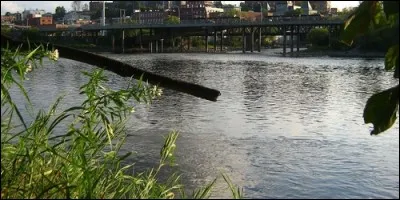 Quelle rivière du Canada, parcourt le sud du Québec, avec une longueur de 200 km ?