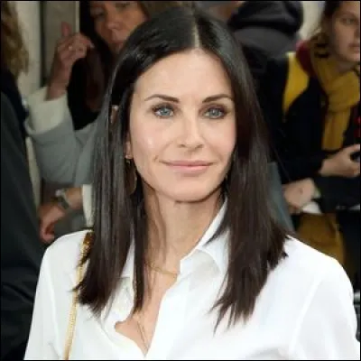 Avec quel acteur, Courteney Cox a-t-elle vécu une histoire d'amour pendant 6 ans, jusqu'à leur séparation en 1995 ?