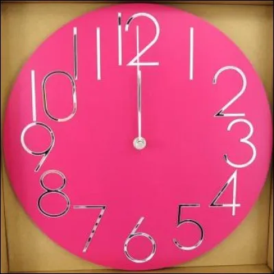 Combien y a-t-il d'horloges roses sur cette image ?