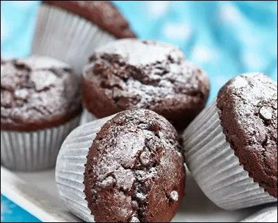 Combien y a-t-il de muffins au chocolat sur cette image ?
