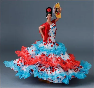 Que tient cette poupée, danseuse de flamenco ?