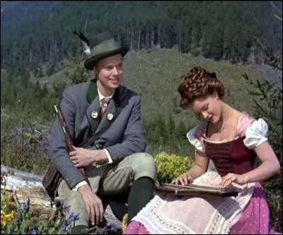 Ne connaissant pas son identité, Franz donne un surnom à Sissi. Lequel ?