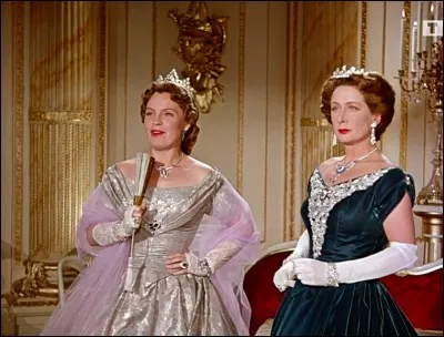 Quel personnage prononce "Tu auras peut-être une surprise, ma chère sur" ?