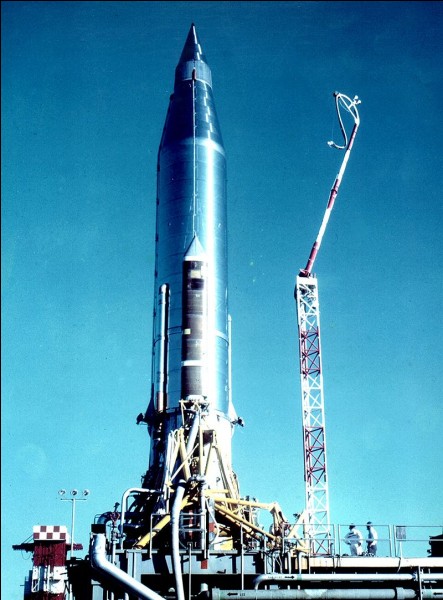 Score, en décembre 1958, est le 1er satellite américain de télécommunications.Que permettait-il d'envoyer depuis l'espace à la Terre ?