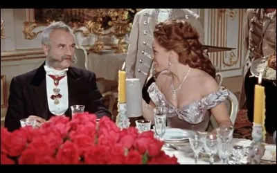 Quel personnage répond "Il ne dort pas la nuit ? Le pauvre !" ?