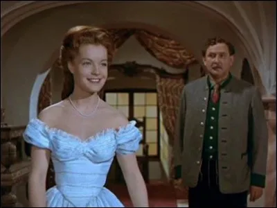 Terminez ce que Max dit à Sissi : "Si tu as de la peine, si la vie est méchante avec toi, réfugie-toi au cur de la ...".