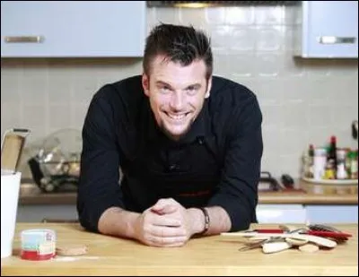 Ancien participant de "Top Chef", je co-anime une émission de défi culinaire et j'ai participé à Pékin Express. Qui suis-je ?