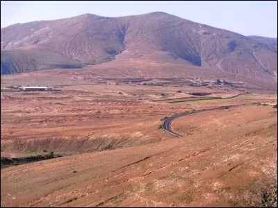 Complétez le refrain de cette chanson du groupe Sinsemilia : "On vous souhaite tout le bonheur du monde, et que quelqu'un vous tende la main, que votre chemin évite les bombes, qu'il mène vers...".