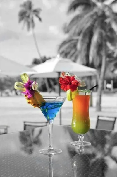 Quel alcool revêt traditionnellement la couleur bleue ?