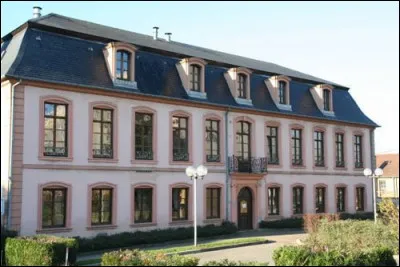 Dans quelle ville peut-on voir le ch&acirc;teau Barrabino ?