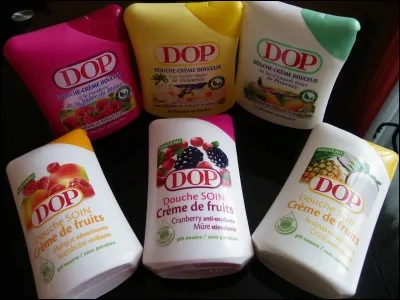 Combien y a-t-il de gels-douche sur cette photo ?