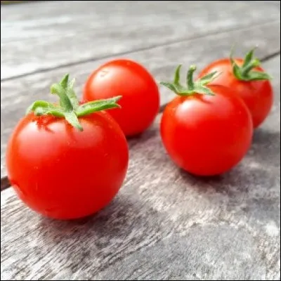Combien y a-t-il de tomates rouges sur cette photo ?