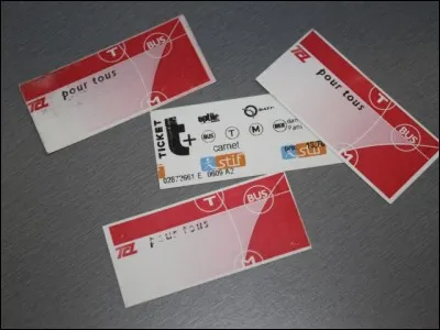 Combien y a-t-il de tickets de métro sur cette photo ?