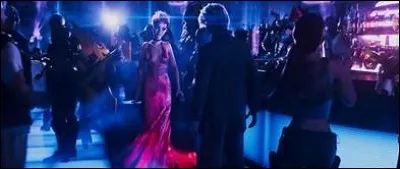 Art3mis kiffe le costume de...