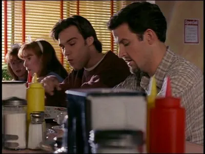 Comment s'appelle le restaurant de la série "Les Frères Hardy" ?