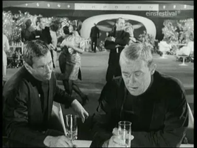 Comment s'appelle le bar de la série "Commando spatial" ?