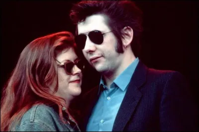 The Pogues et Kirsty MacColl chantent ''Fairytale of New York''. Quelle actrice et chanteuse partage l'affiche avec Robert De Niro dans ''New York, New York'' ?
