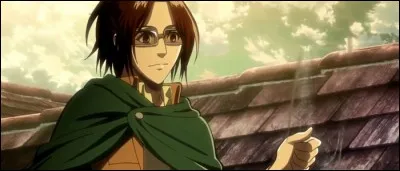 Dans "Shingeki no Kyojin", comment se nomme cette scientifique qui est littéralement passionnée par les titans ?