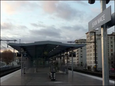 En quelle année la gare de Lyon Jean-Macé a-t-elle été mise en service ?