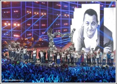 Qui est le compositeur et l'auteur de la chanson des Restos ?