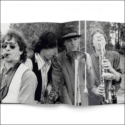 En quelle année R.E.M. a-t-il sorti l'album "Tighten Up" en supplément avec un magazine de Jazz ? (Album absolument introuvable, seuls trois ou quatre titres figureront sur certaines compilations.)