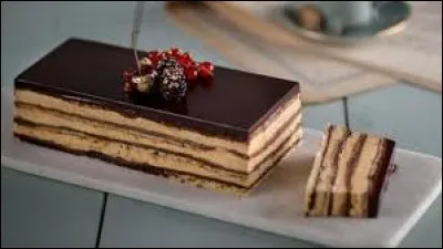 Quel type de biscuit est utilisé dans la préparation d'un opéra ?