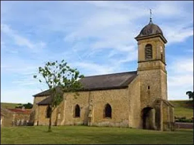 Nous sommes devant l'église Saint-Hilaire de Brouennes. Village du Grand-Est, il se situe dans le département ...