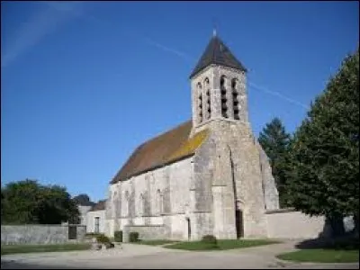 Nous sommes devant l'église Notre-Dame de l'Assomption de Guercheville. Commune francilienne, dans le parc naturel régional du Gâtinais français, elle se situe dans le département ...