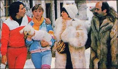 Dans le film "Les bronzés font du ski" qui reste coincé sur le télésiège ?