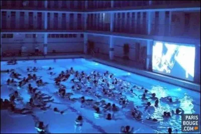 "Restons groupés" est un film interprété par Emma de Caunes.