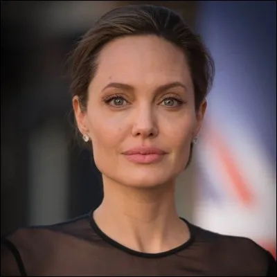 Quel est le premier film avec Angelina Jolie ?