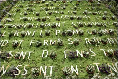 Verlaine est le créateur de "Voyelles".