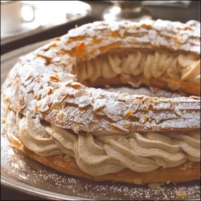 Quelles sont les saveurs principales d'un Paris-Brest ?